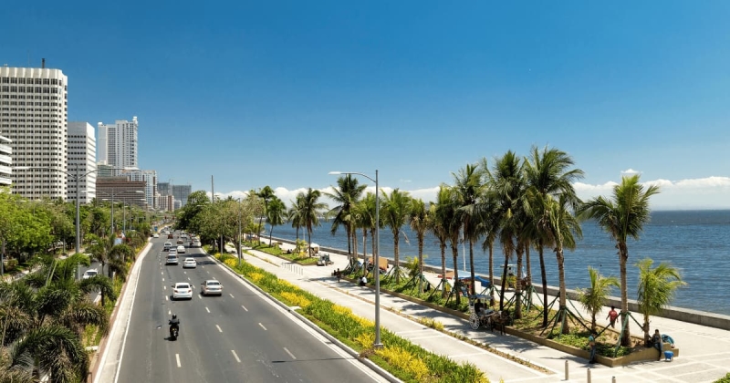 A sunny day along the scenic Manila Baywalk in the Philippines
