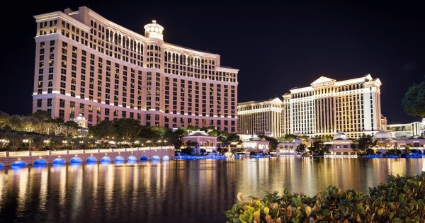 Bellagio Hotel and Caesars Palace illuminated at night on the Las Vegas Strip